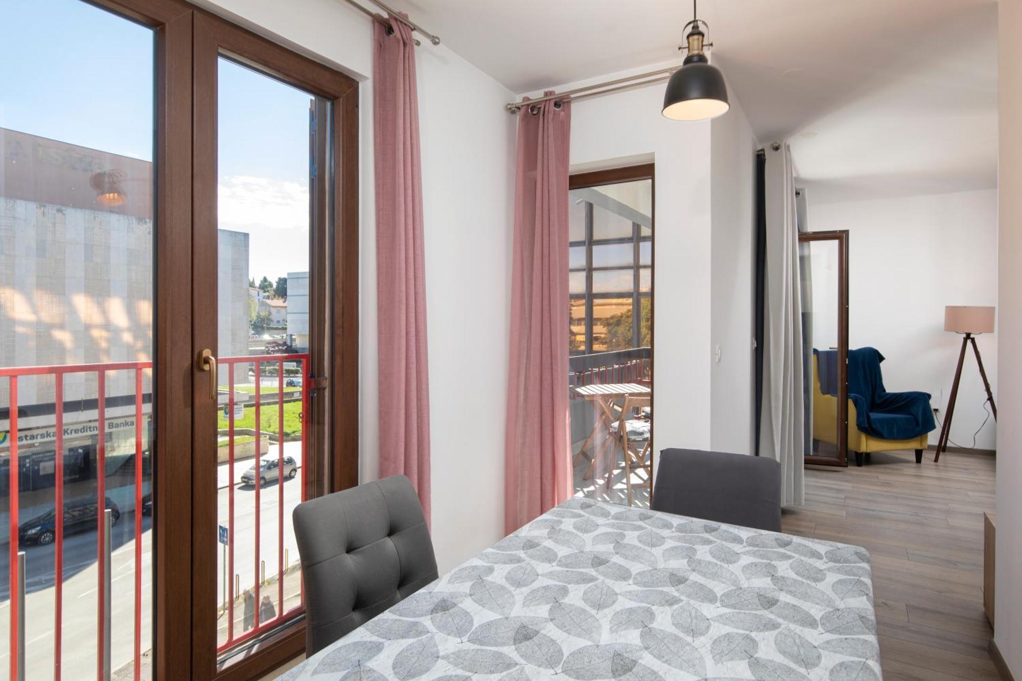 City Market Apartments Pula Bagian luar foto