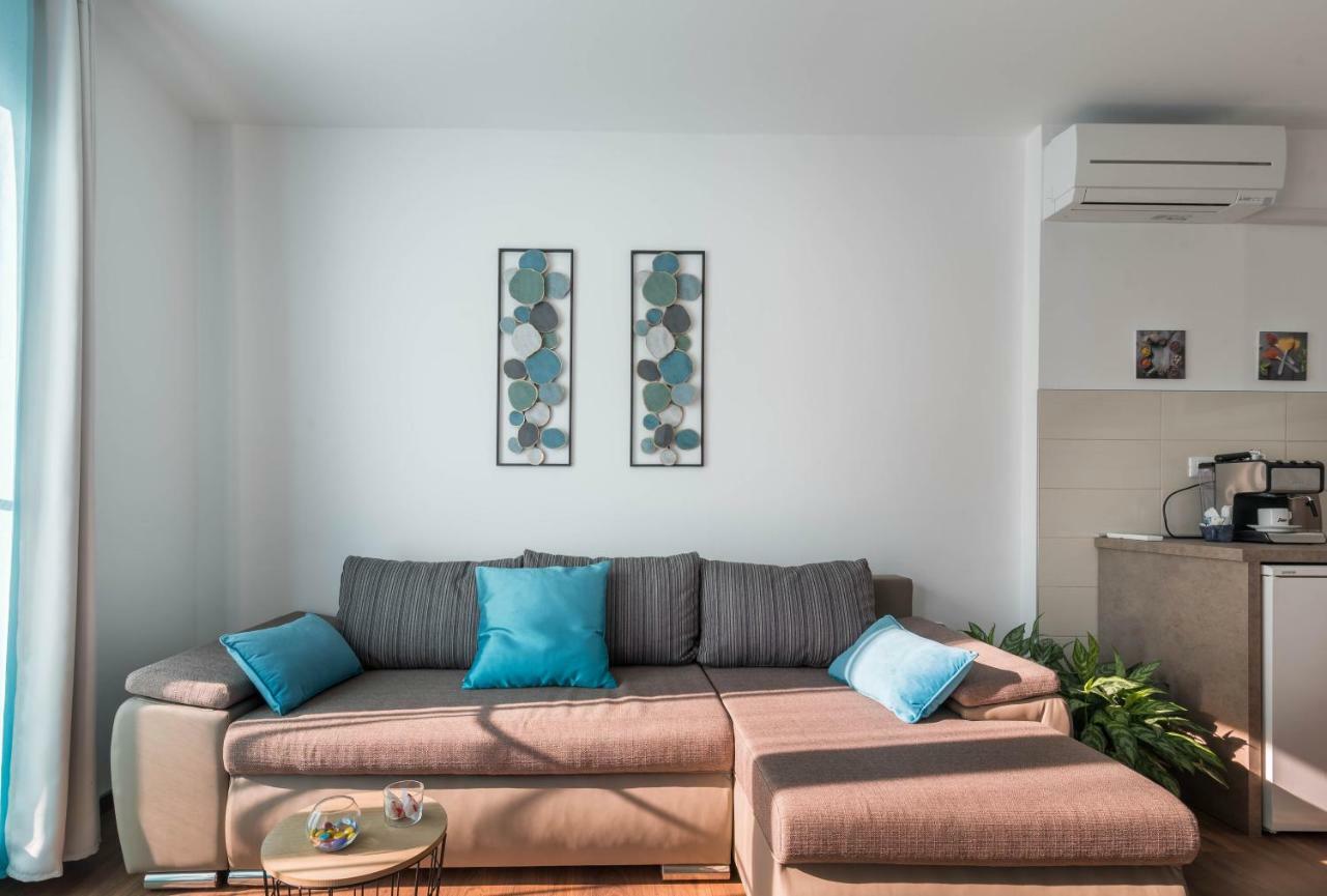 City Market Apartments Pula Bagian luar foto