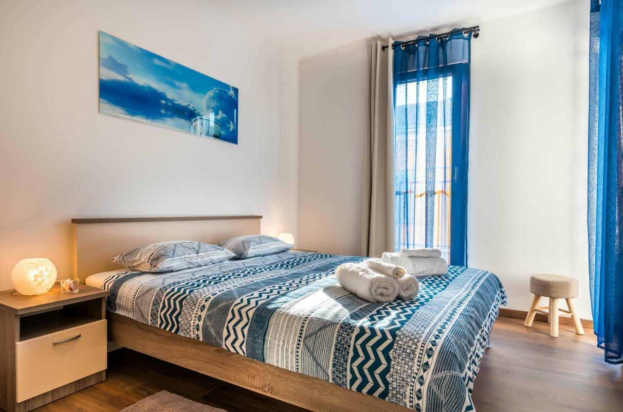 City Market Apartments Pula Bagian luar foto
