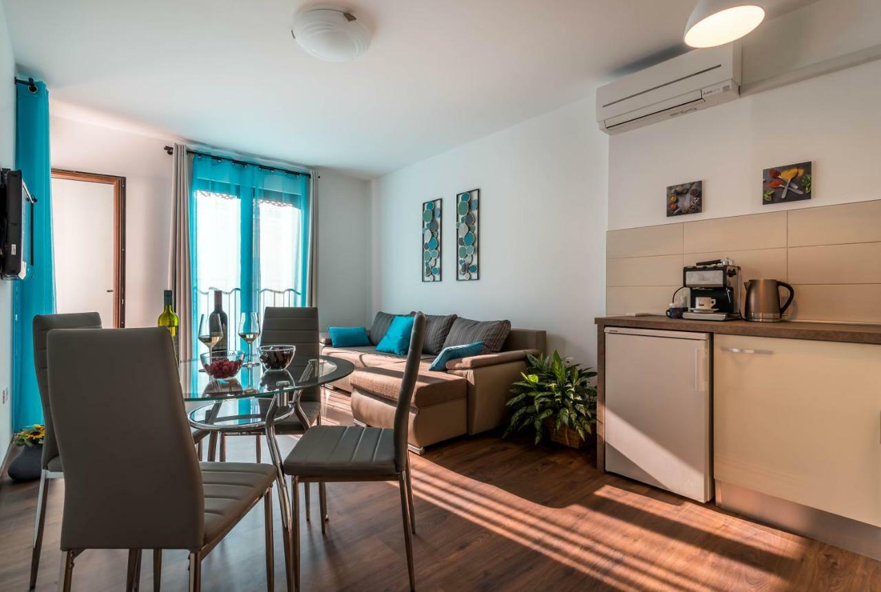 City Market Apartments Pula Bagian luar foto