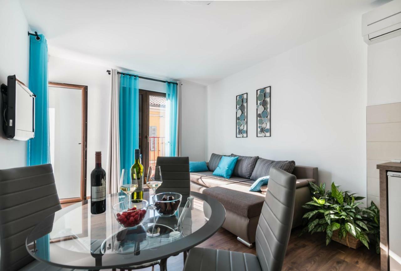 City Market Apartments Pula Bagian luar foto