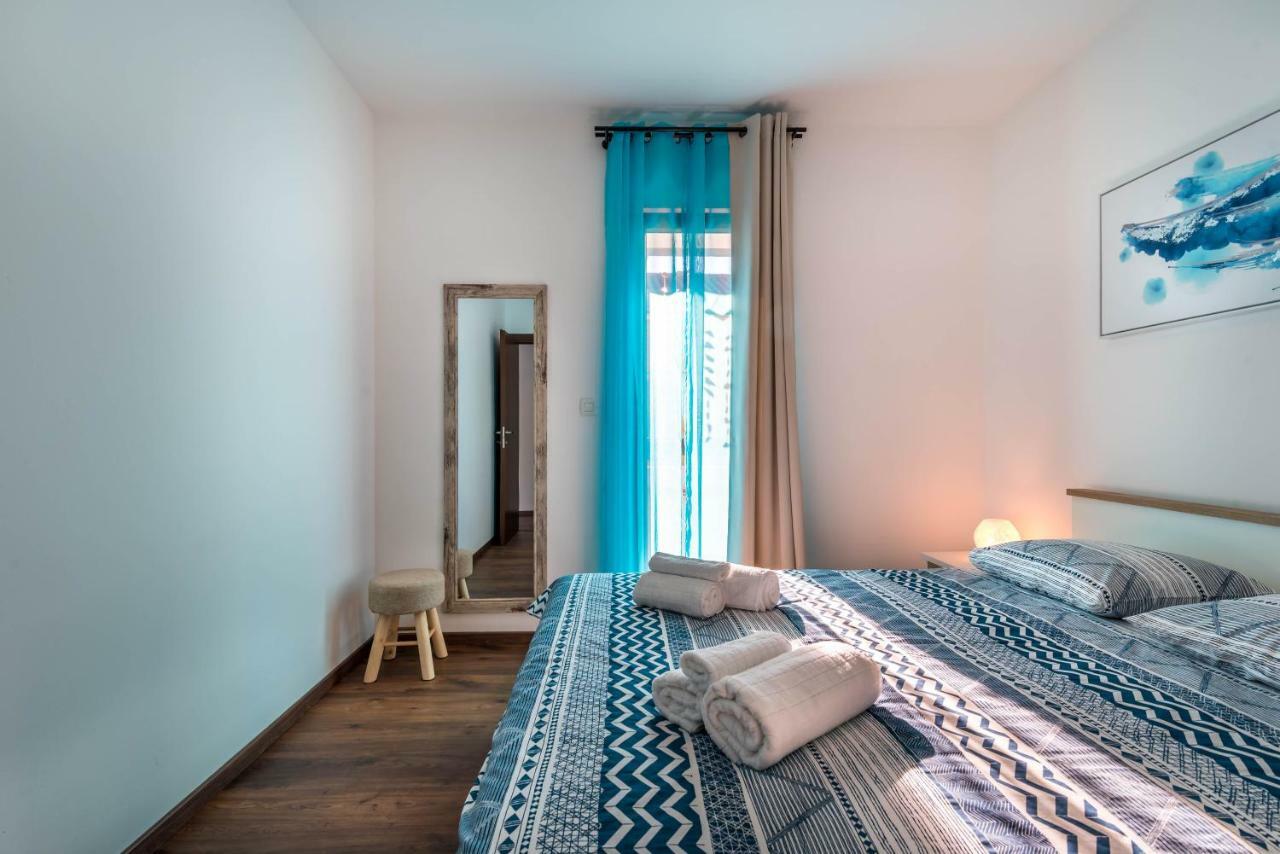 City Market Apartments Pula Bagian luar foto