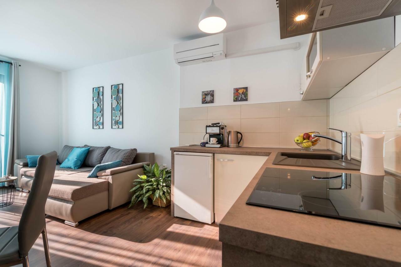 City Market Apartments Pula Bagian luar foto