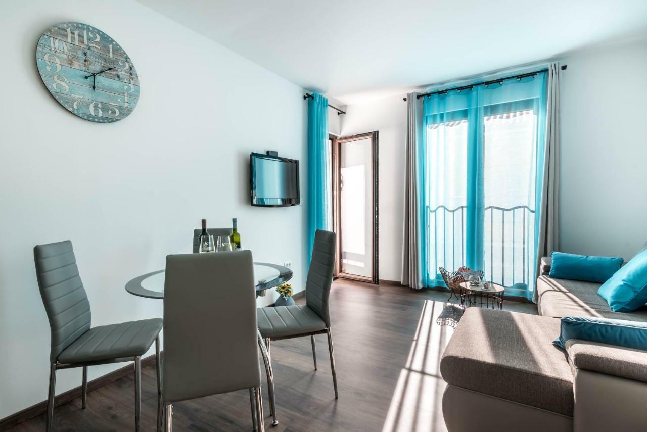 City Market Apartments Pula Bagian luar foto