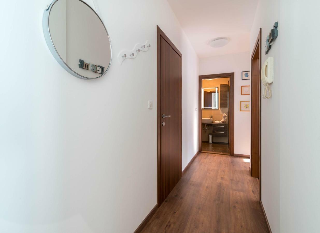 City Market Apartments Pula Bagian luar foto