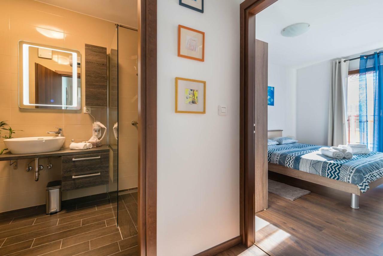 City Market Apartments Pula Bagian luar foto